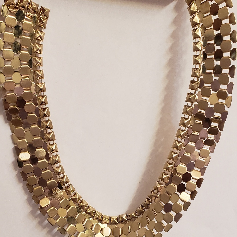 Shiny Gold Fashion Necklace - Picture 4 of 4